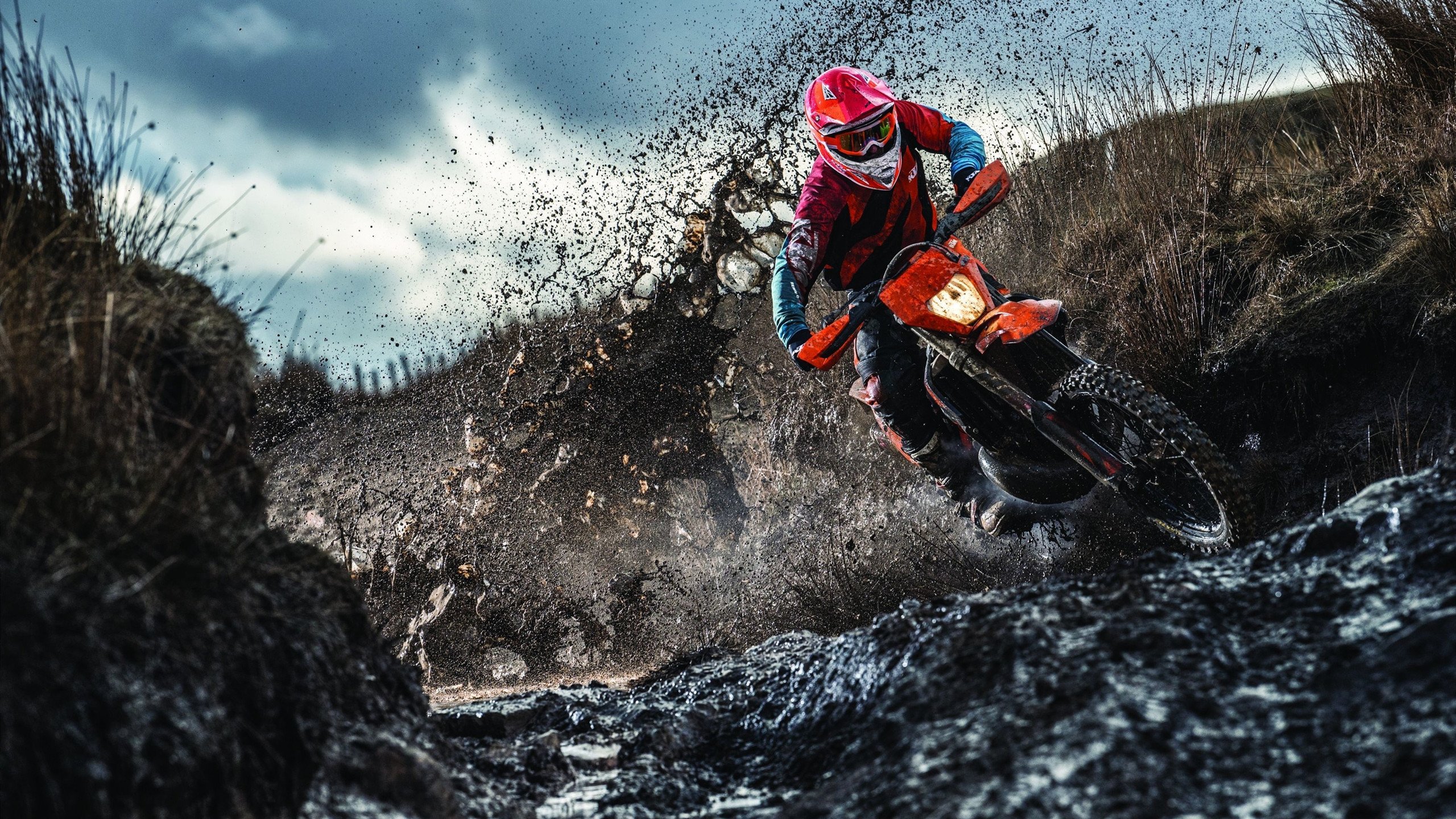 都灵运用背身点结合持续渗透防线