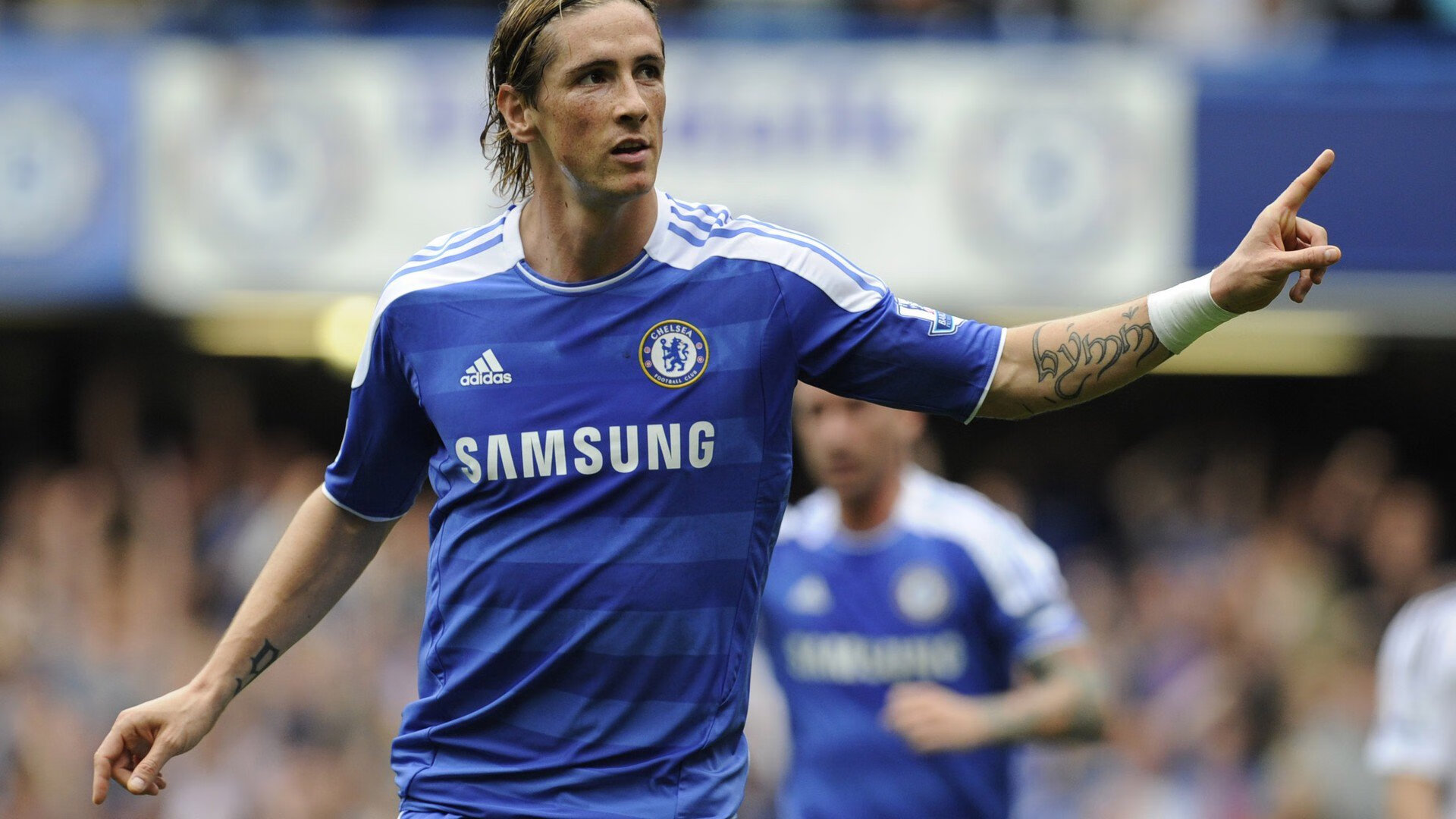 “尼古拉斯·桑特基的技巧与创造力，帮助美洲狮队走向橄榄球巅峰”